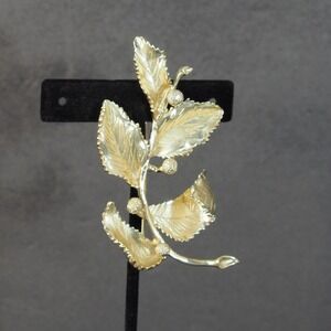 Coro Brooch Pin Leaf Berry Spray Gold Tone Textured Statement Vintage Signed
